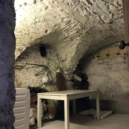 Charming House With Parking Near Sleeps 6 別荘