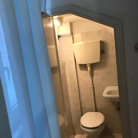 Charming House With Parking Near Sleeps 6 別荘 *
