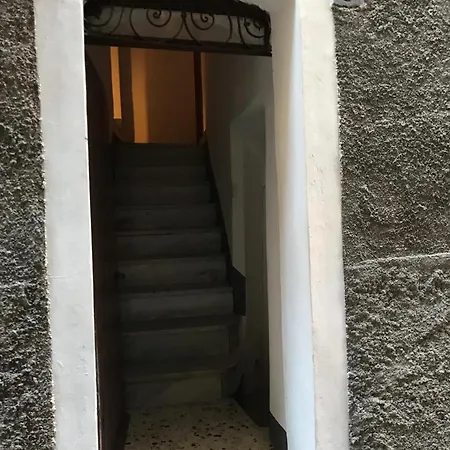 Charming House With Parking Near Sleeps 6 バダルッコ