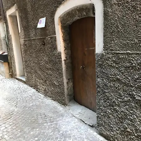 Semesterbostad Charming House With Parking Near Sleeps 6