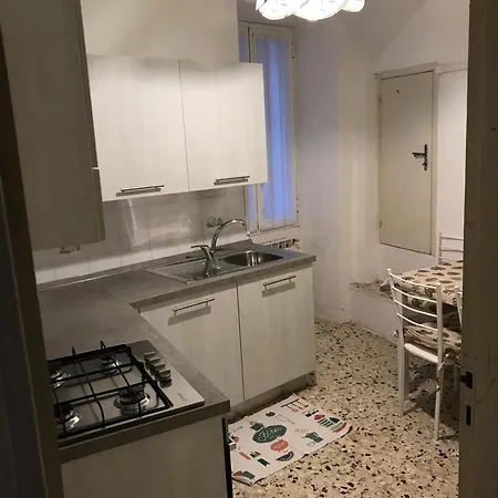 Charming House With Parking Near Sleeps 6 Holiday home *